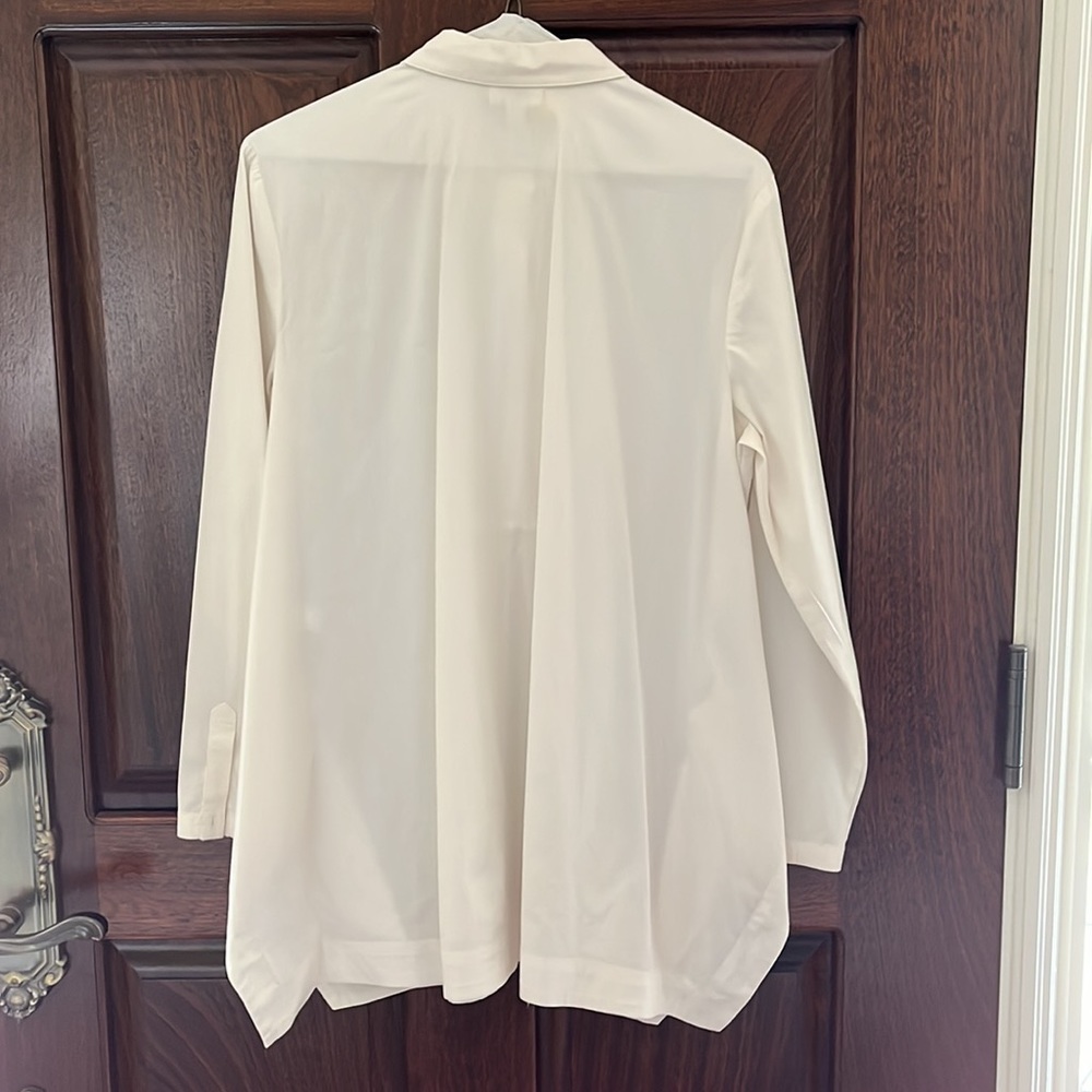 J Jill tunic. Size M Petite. 21” across (underarm to underarm) 29” in length. - Picture 2 of 7